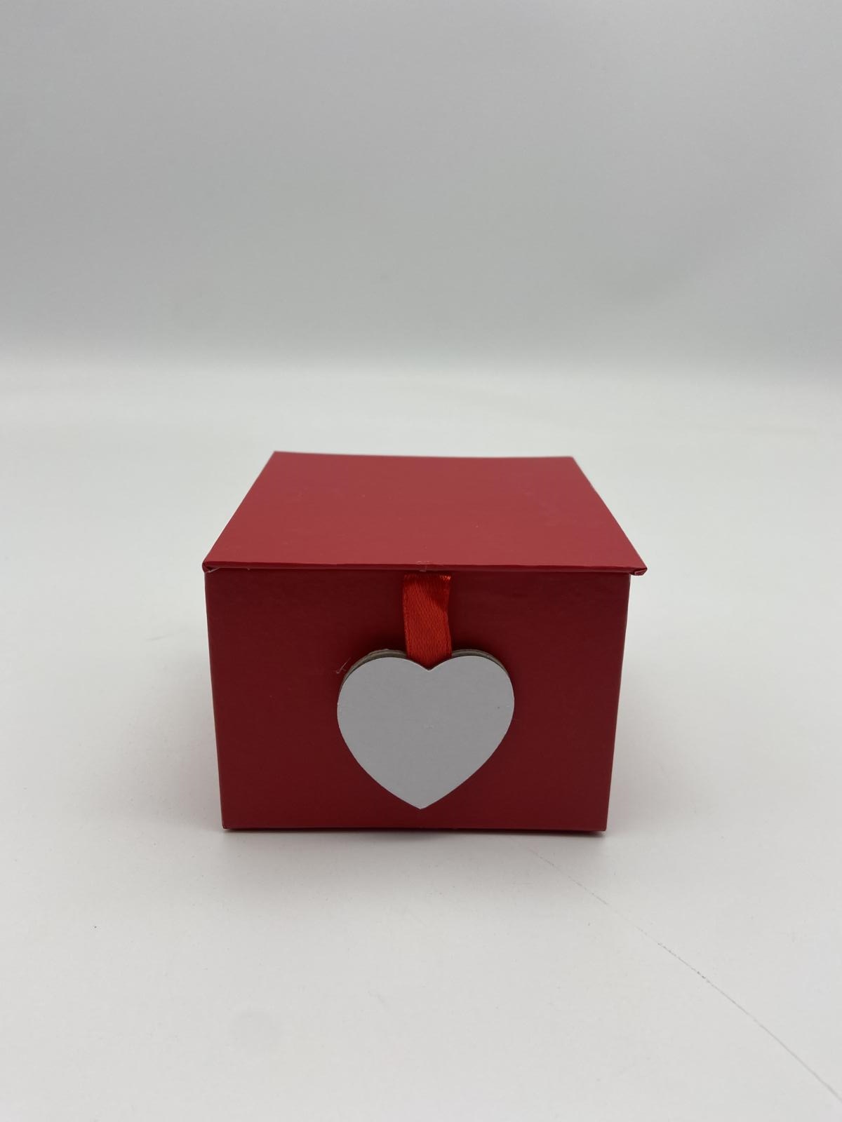 cube boxes valentino red 8.5